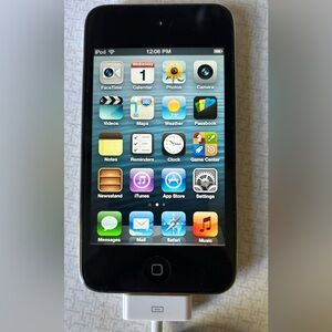 Apple iPod Touch with Black Finish 4th Gen